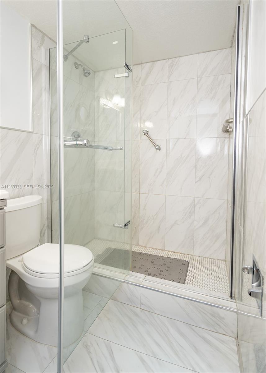 1000 Colony Pt Cir #203 Pembroke Pines, FL 33026