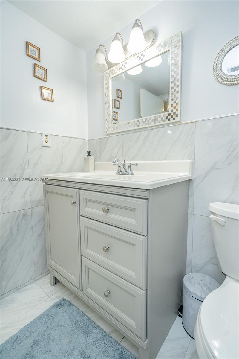 1000 Colony Pt Cir #203 Pembroke Pines, FL 33026