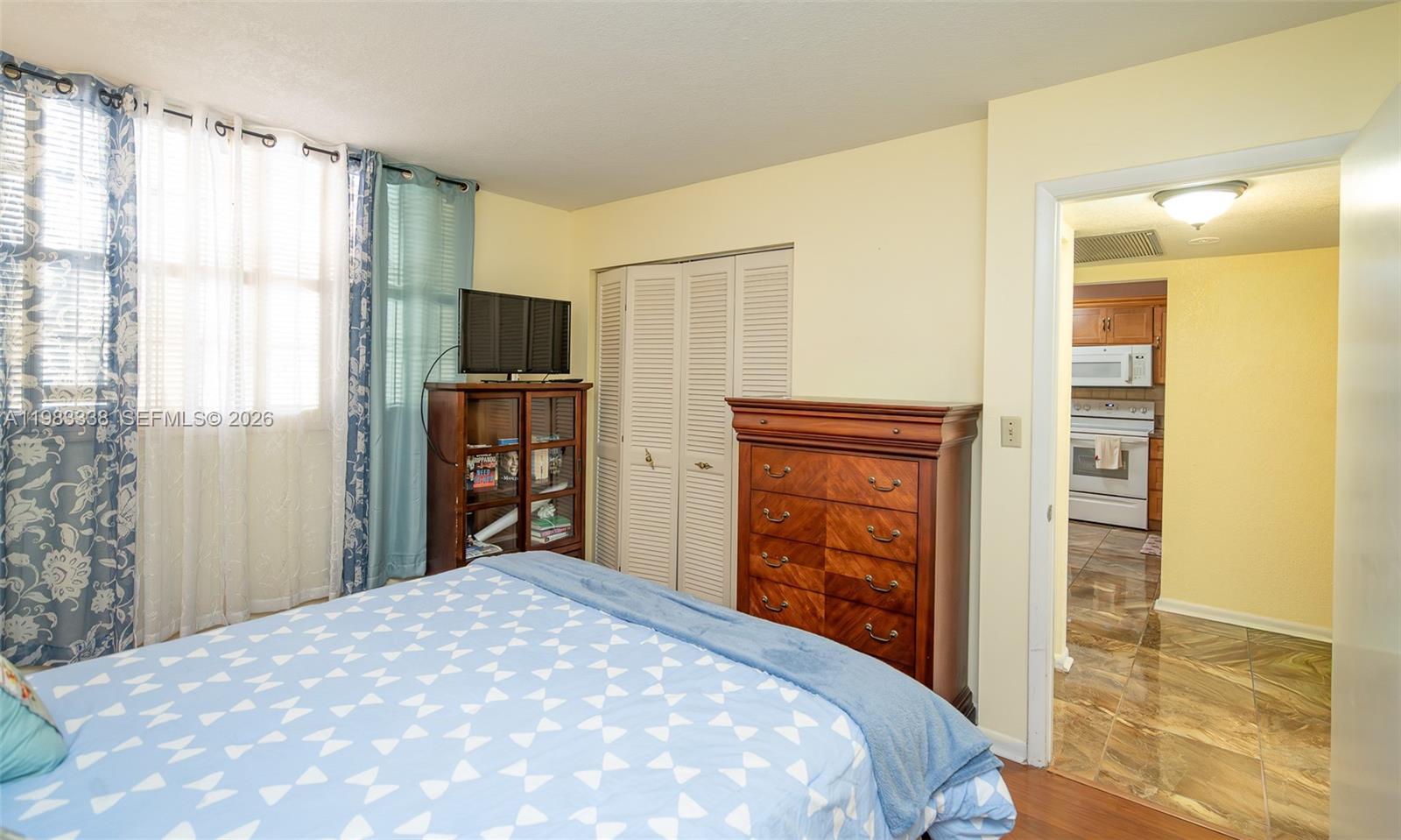 1000 Colony Pt Cir #203 Pembroke Pines, FL 33026