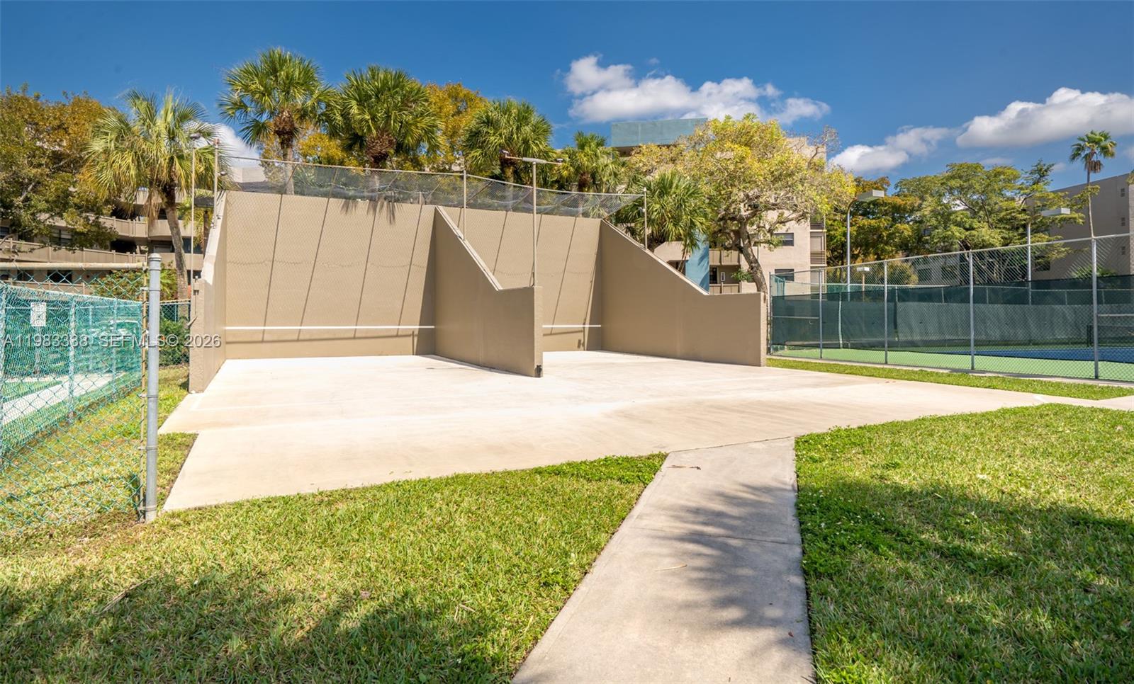 1000 Colony Pt Cir #203 Pembroke Pines, FL 33026
