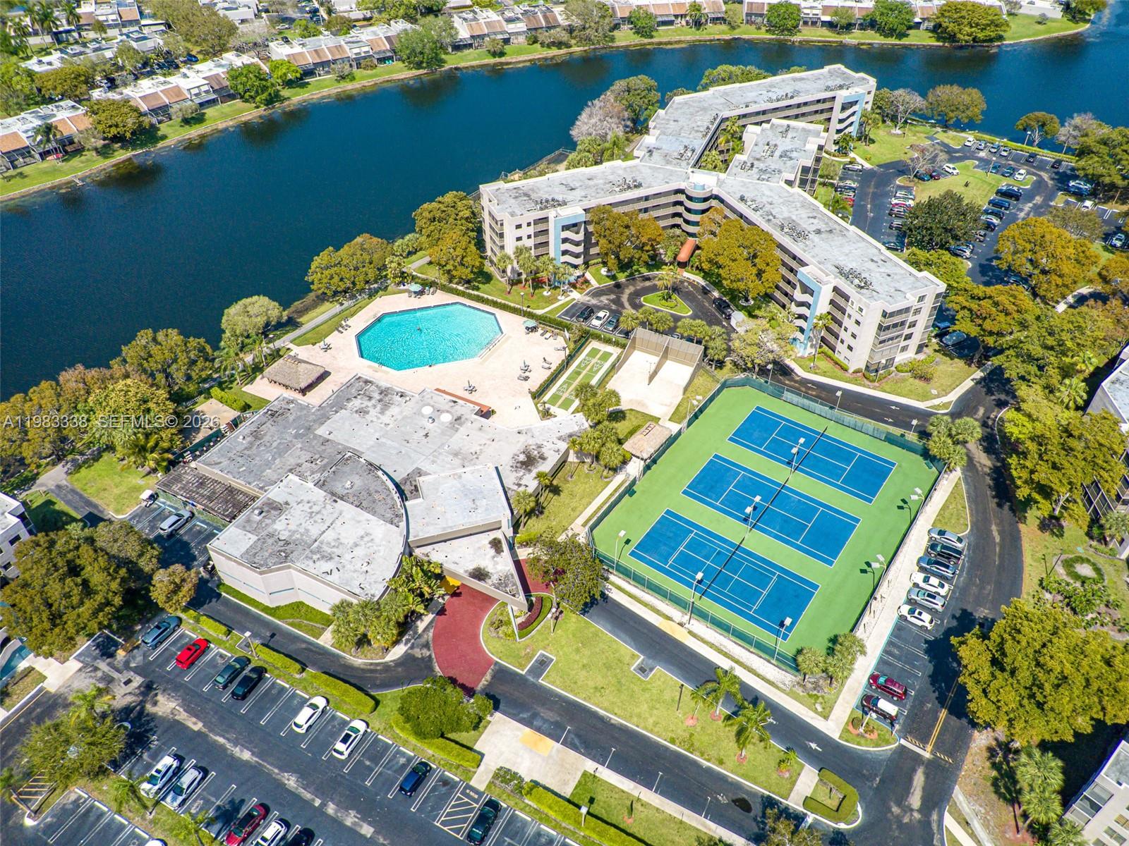 1000 Colony Pt Cir #203 Pembroke Pines, FL 33026