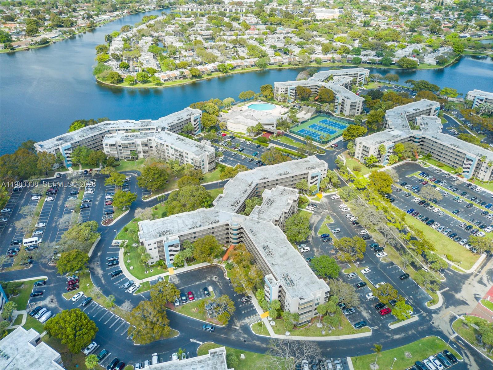 1000 Colony Pt Cir #203 Pembroke Pines, FL 33026