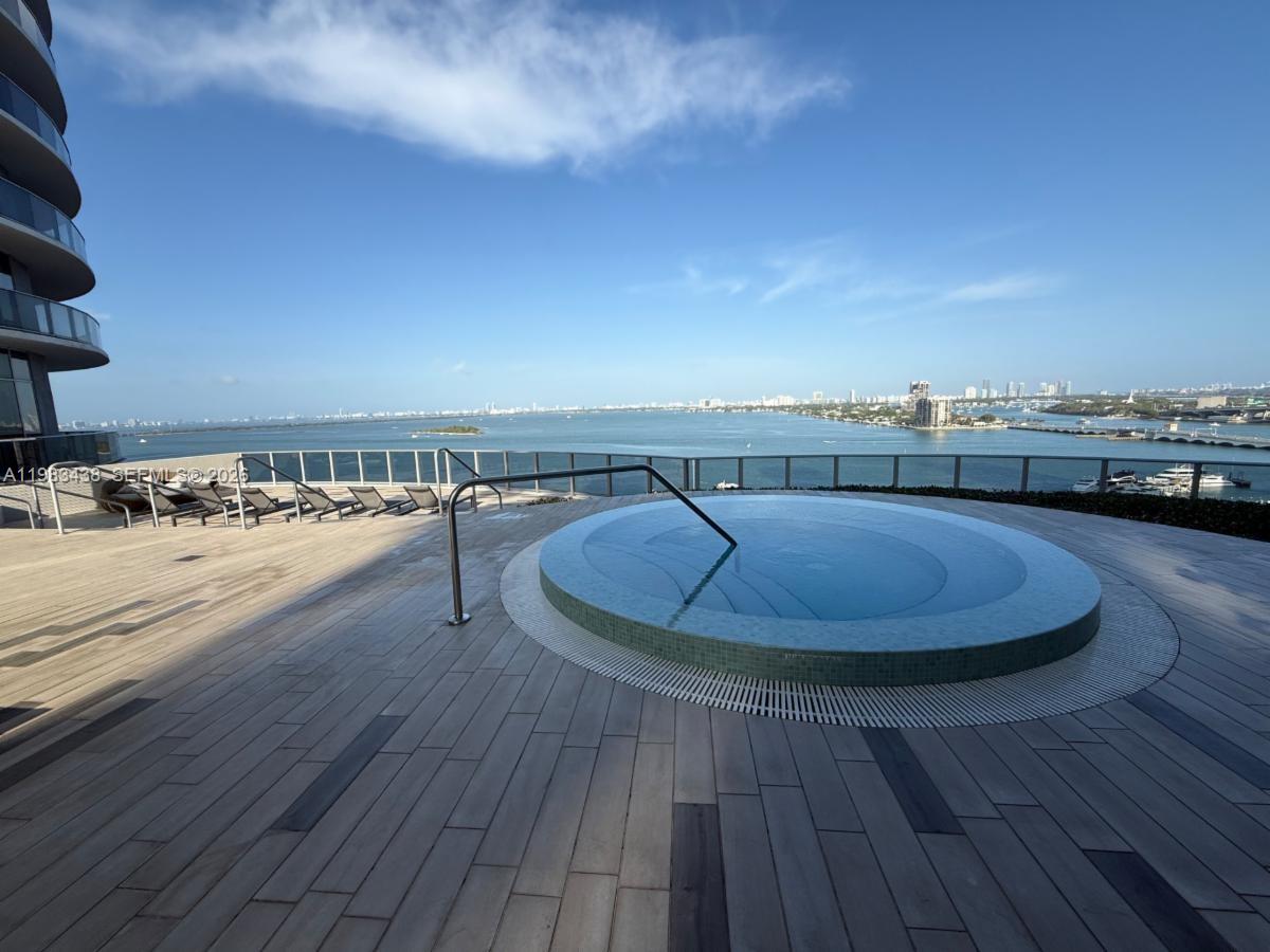 image Aria on the Bay46