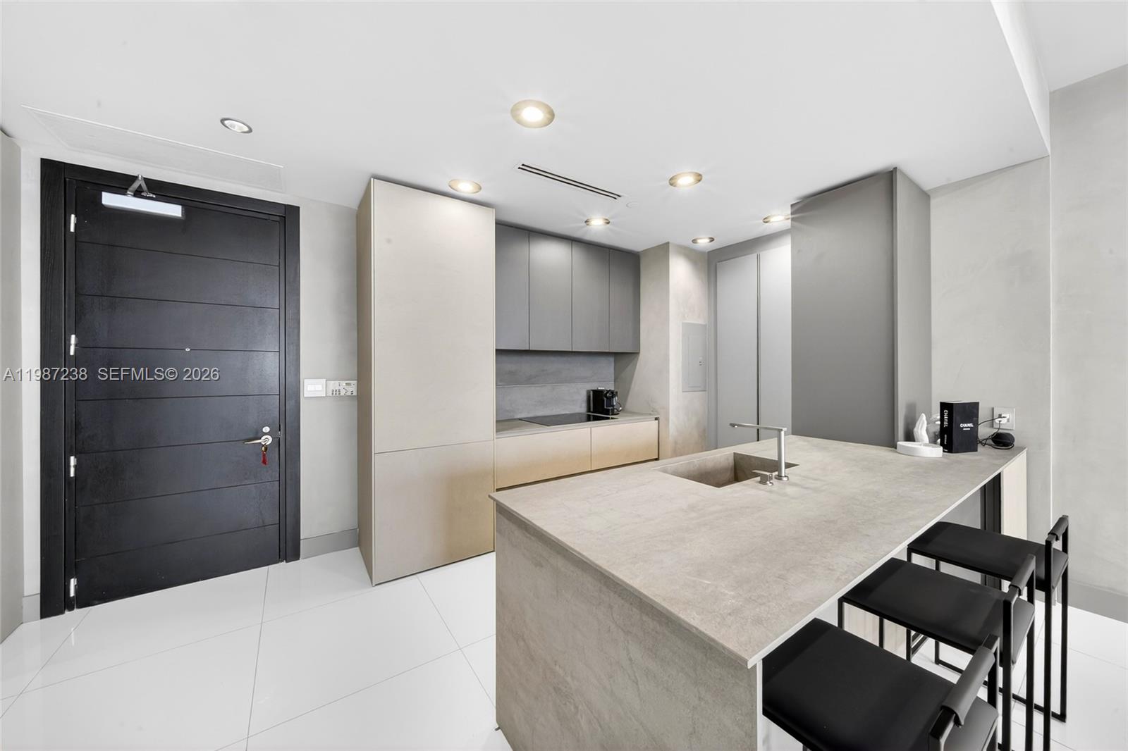 200 Biscayne Blvd Way #5010 Miami, FL 33131