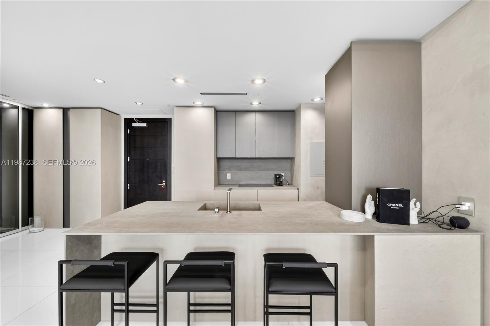 200 Biscayne Blvd Way #5010 Miami, FL 33131