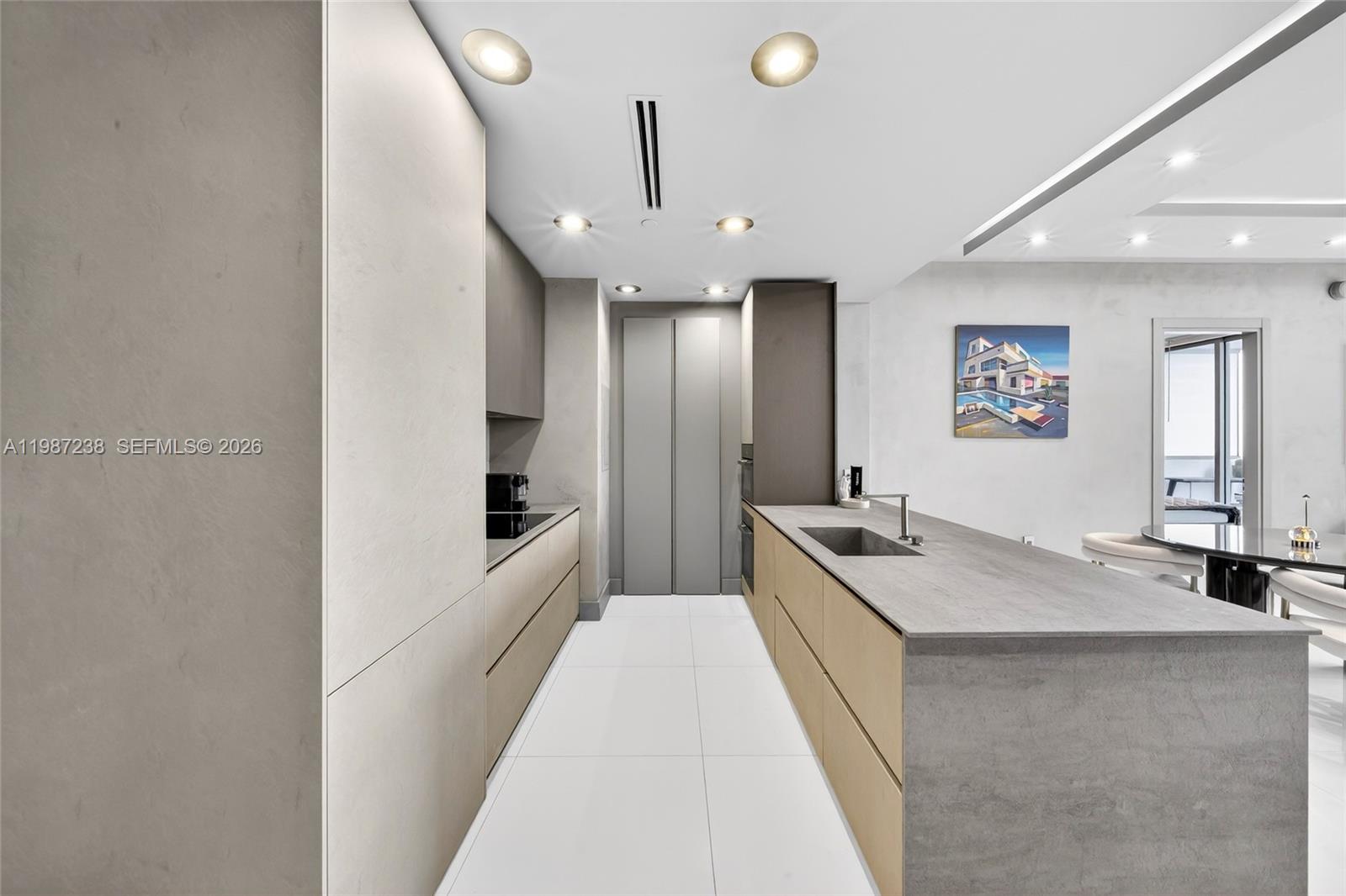 200 Biscayne Blvd Way #5010 Miami, FL 33131