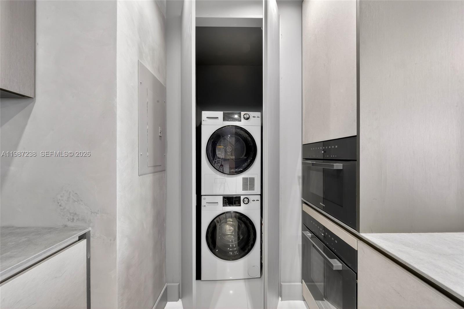 200 Biscayne Blvd Way #5010 Miami, FL 33131