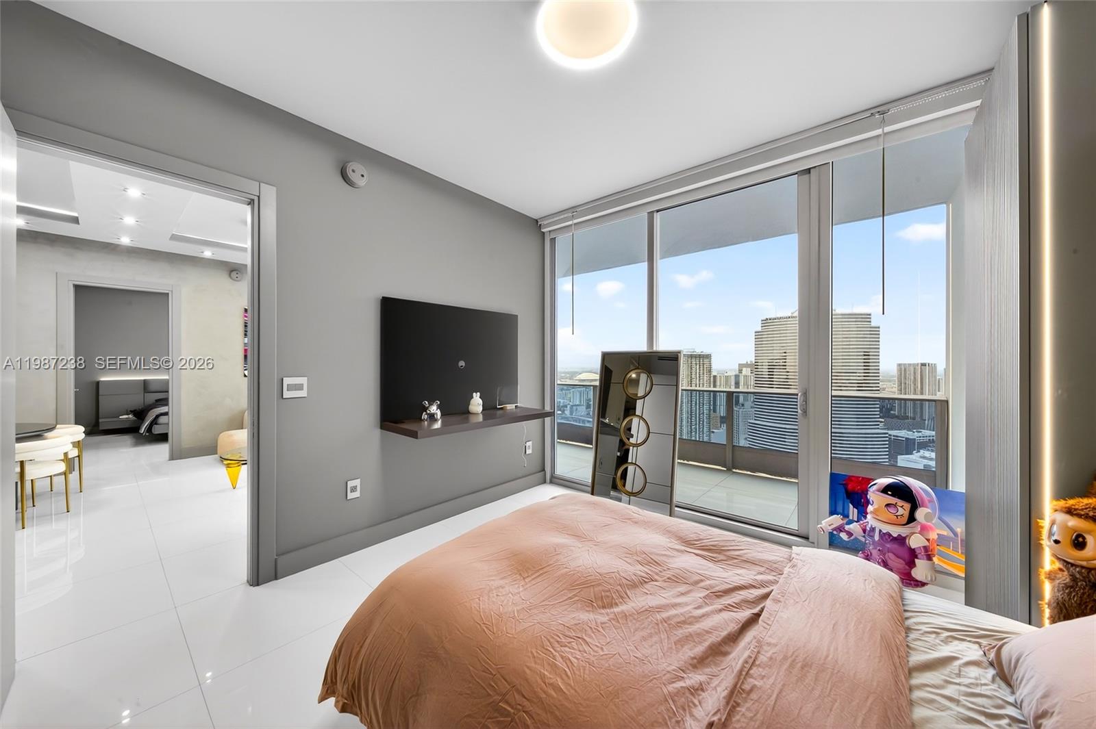 200 Biscayne Blvd Way #5010 Miami, FL 33131