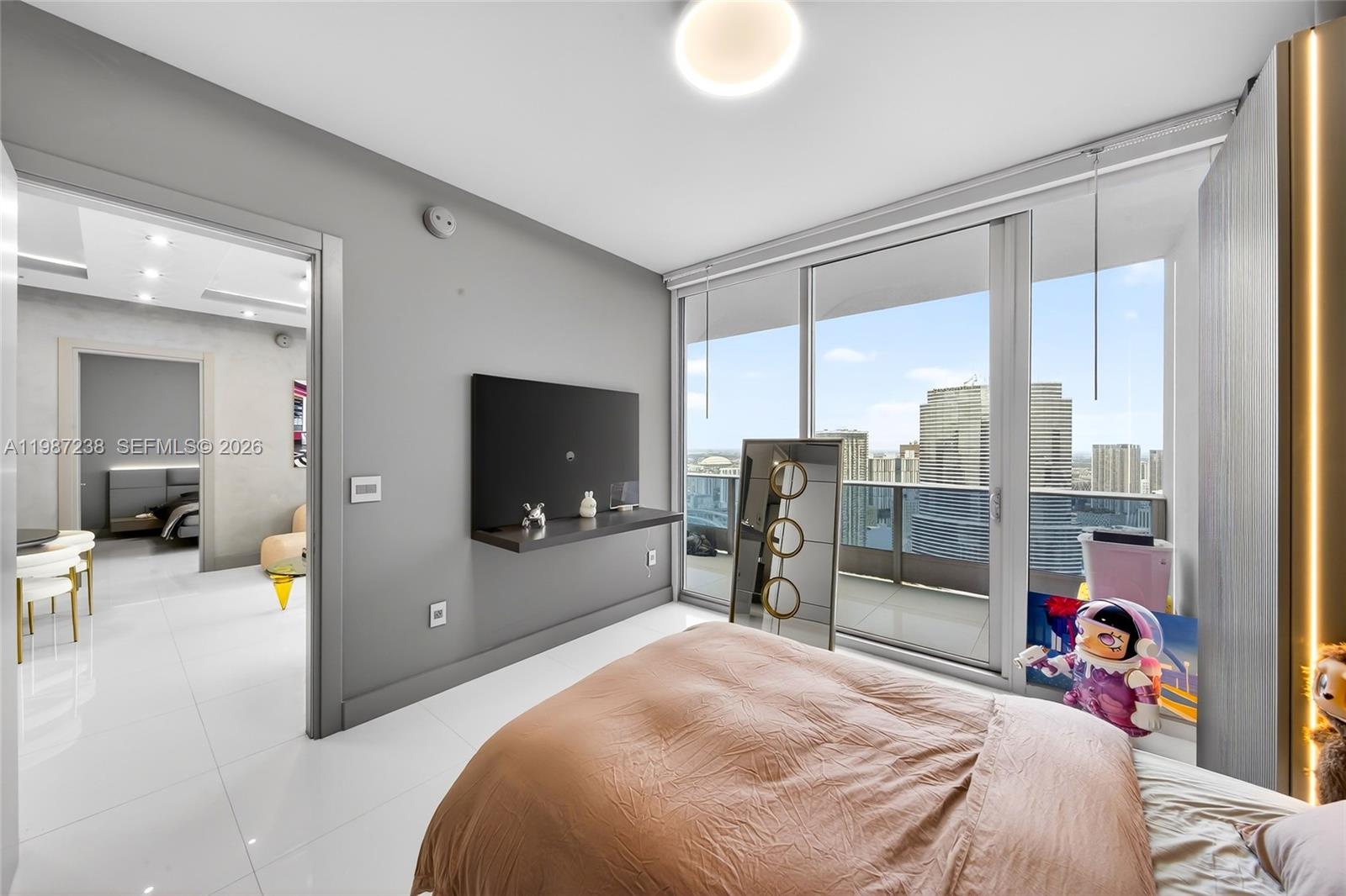 200 Biscayne Blvd Way #5010 Miami, FL 33131