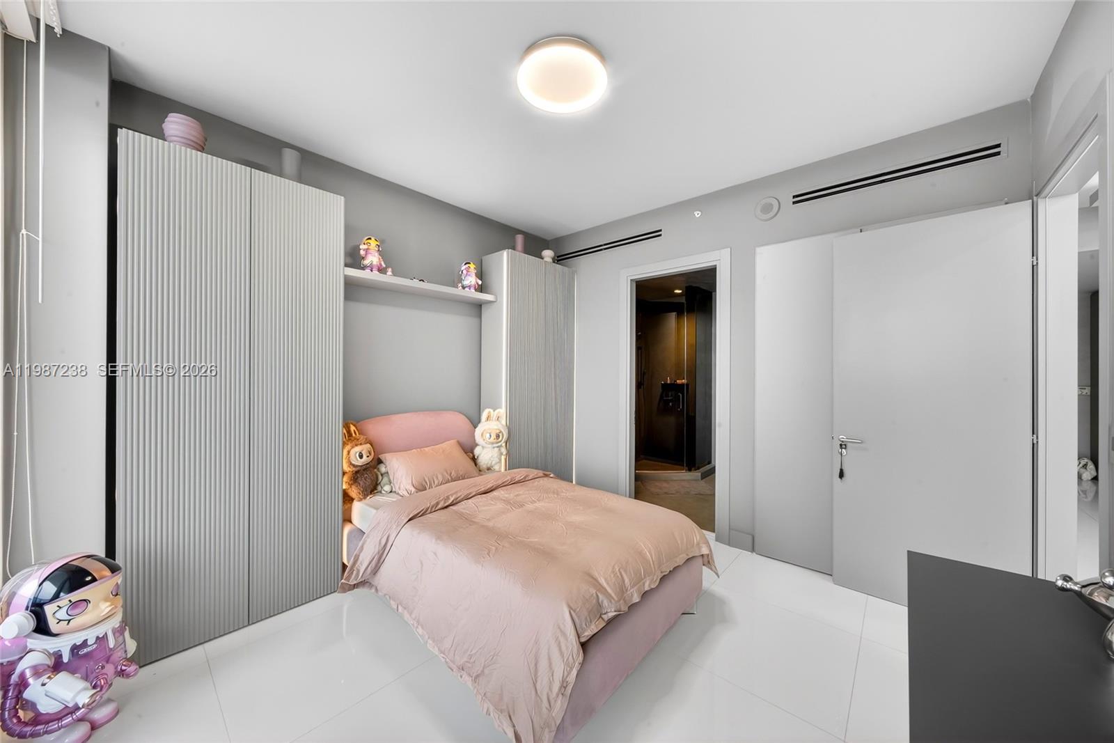 200 Biscayne Blvd Way #5010 Miami, FL 33131