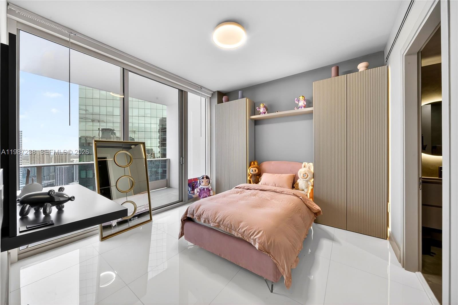 200 Biscayne Blvd Way #5010 Miami, FL 33131