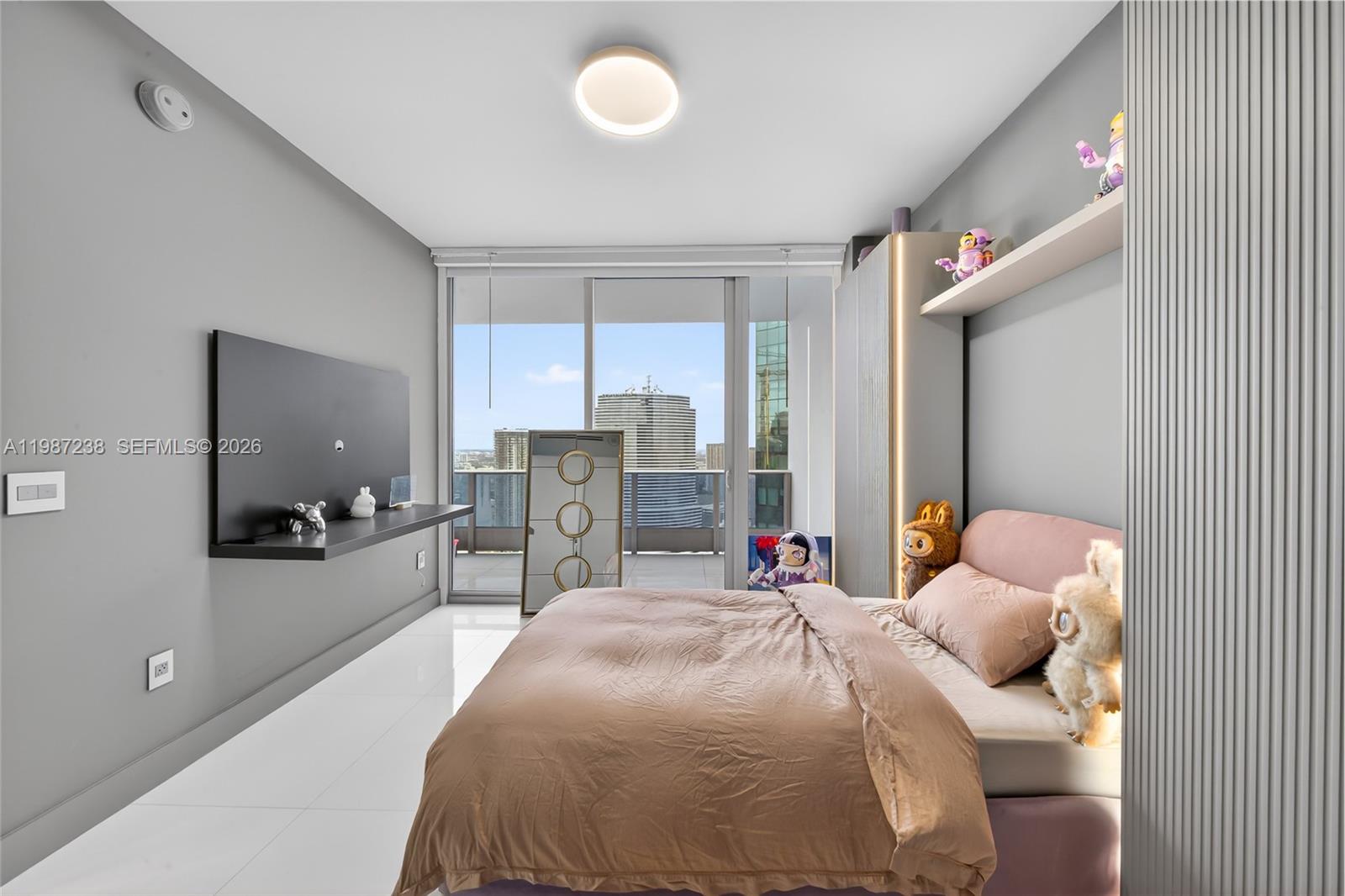 200 Biscayne Blvd Way #5010 Miami, FL 33131