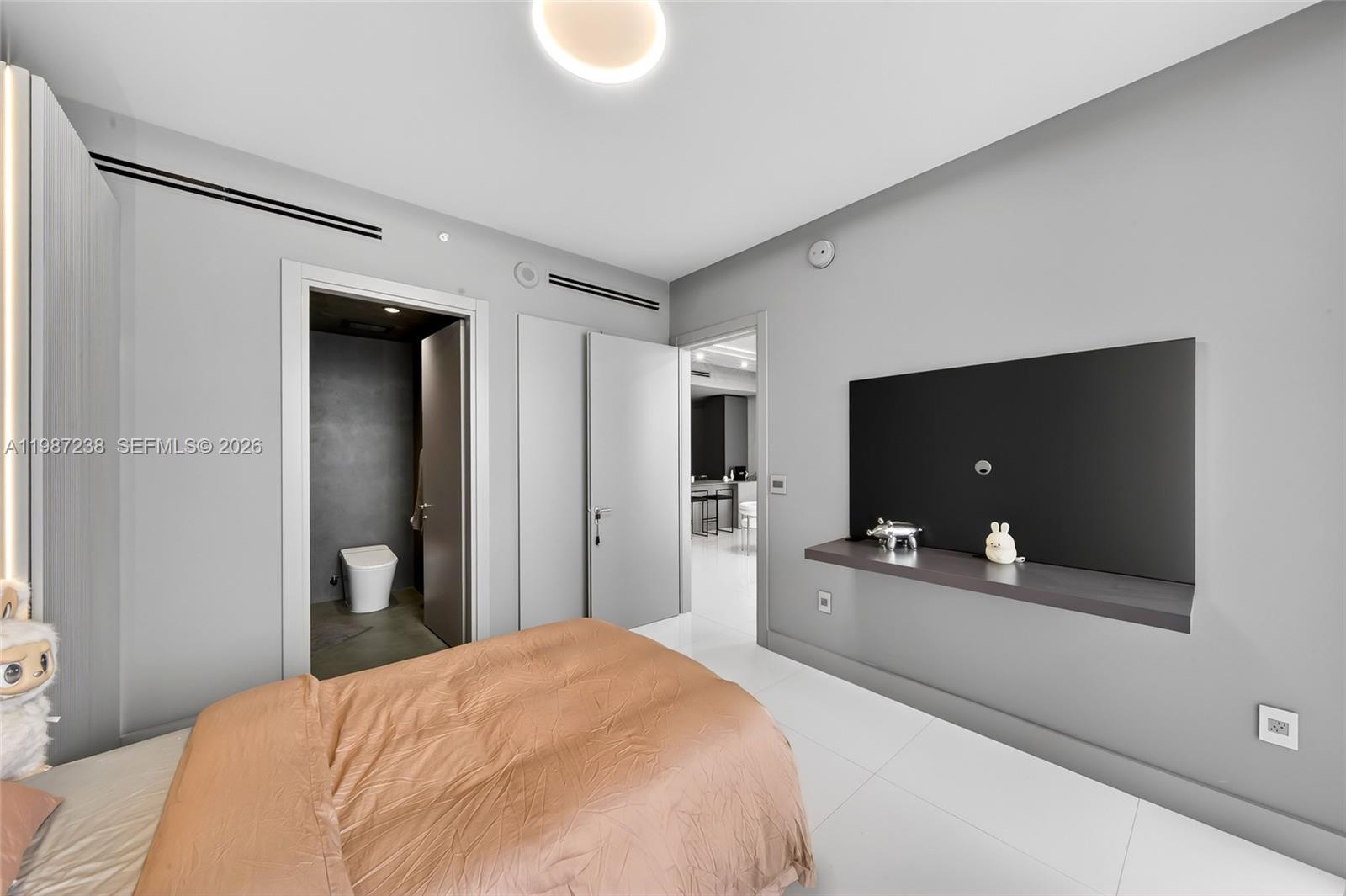 200 Biscayne Blvd Way #5010 Miami, FL 33131