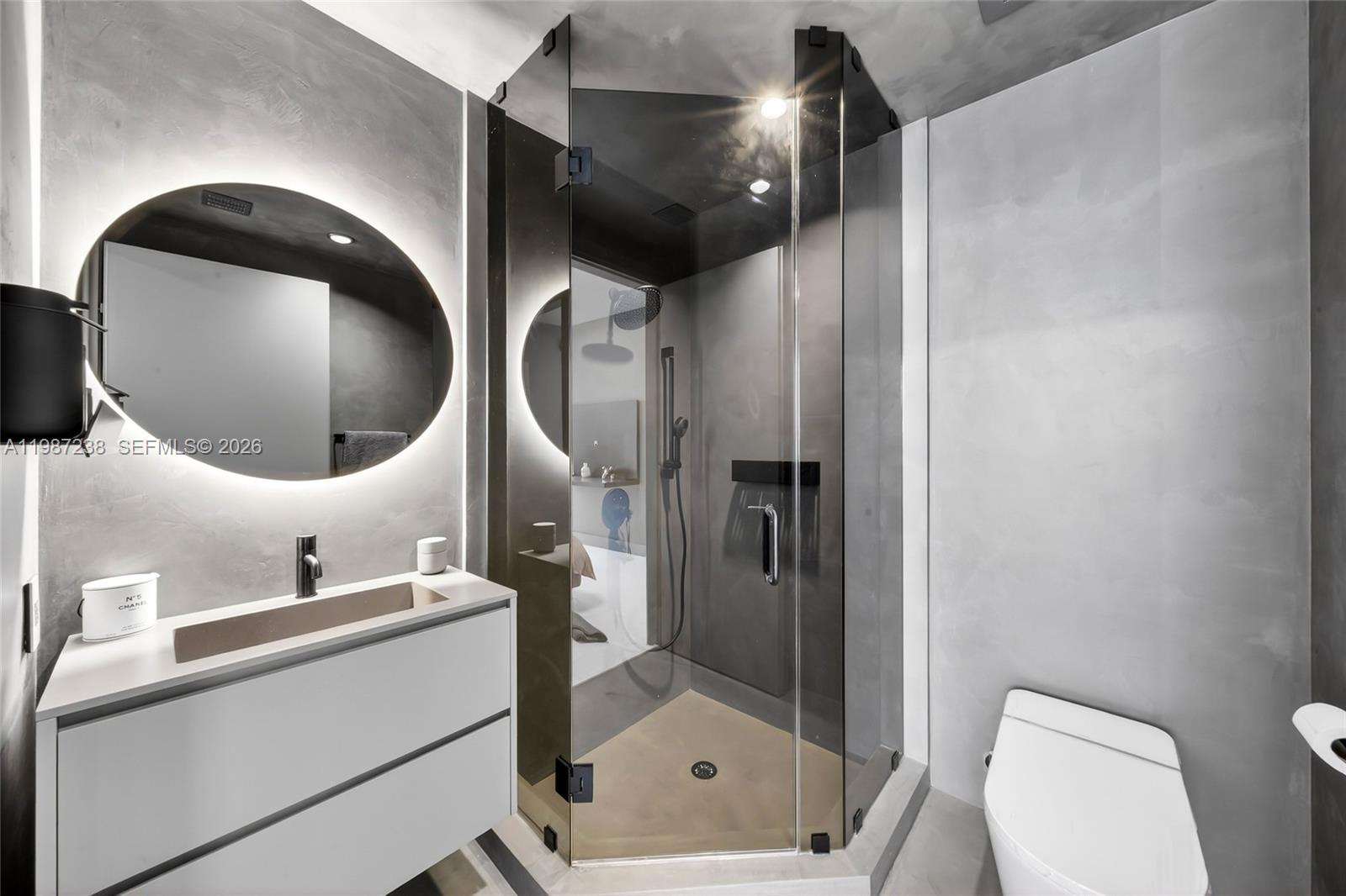 200 Biscayne Blvd Way #5010 Miami, FL 33131