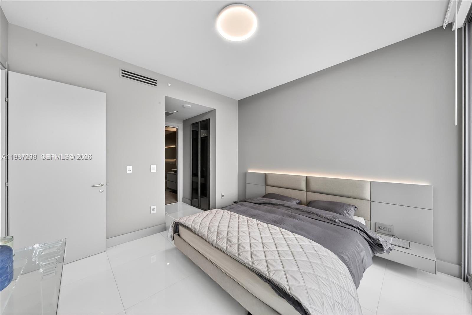 200 Biscayne Blvd Way #5010 Miami, FL 33131