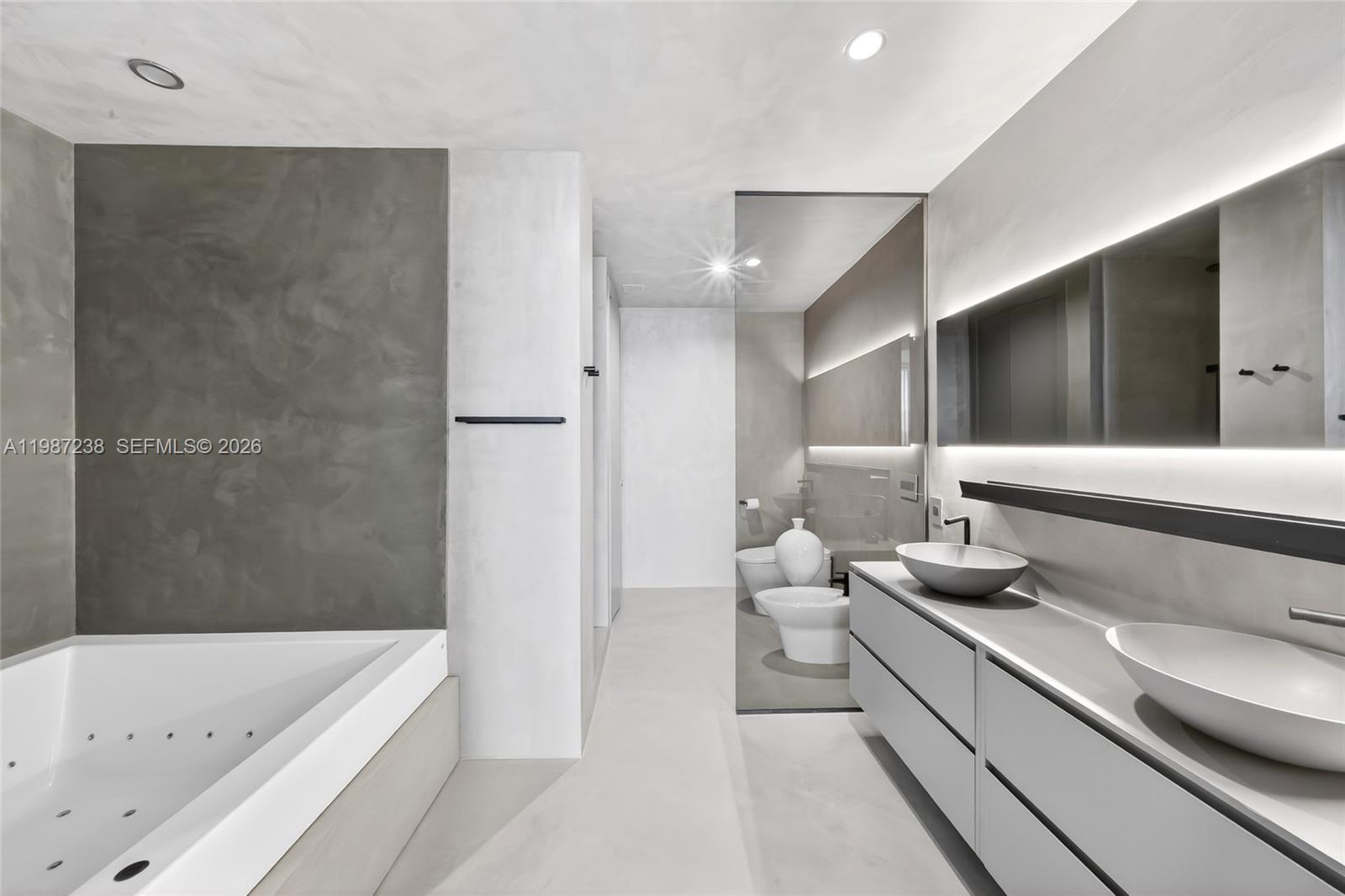 200 Biscayne Blvd Way #5010 Miami, FL 33131