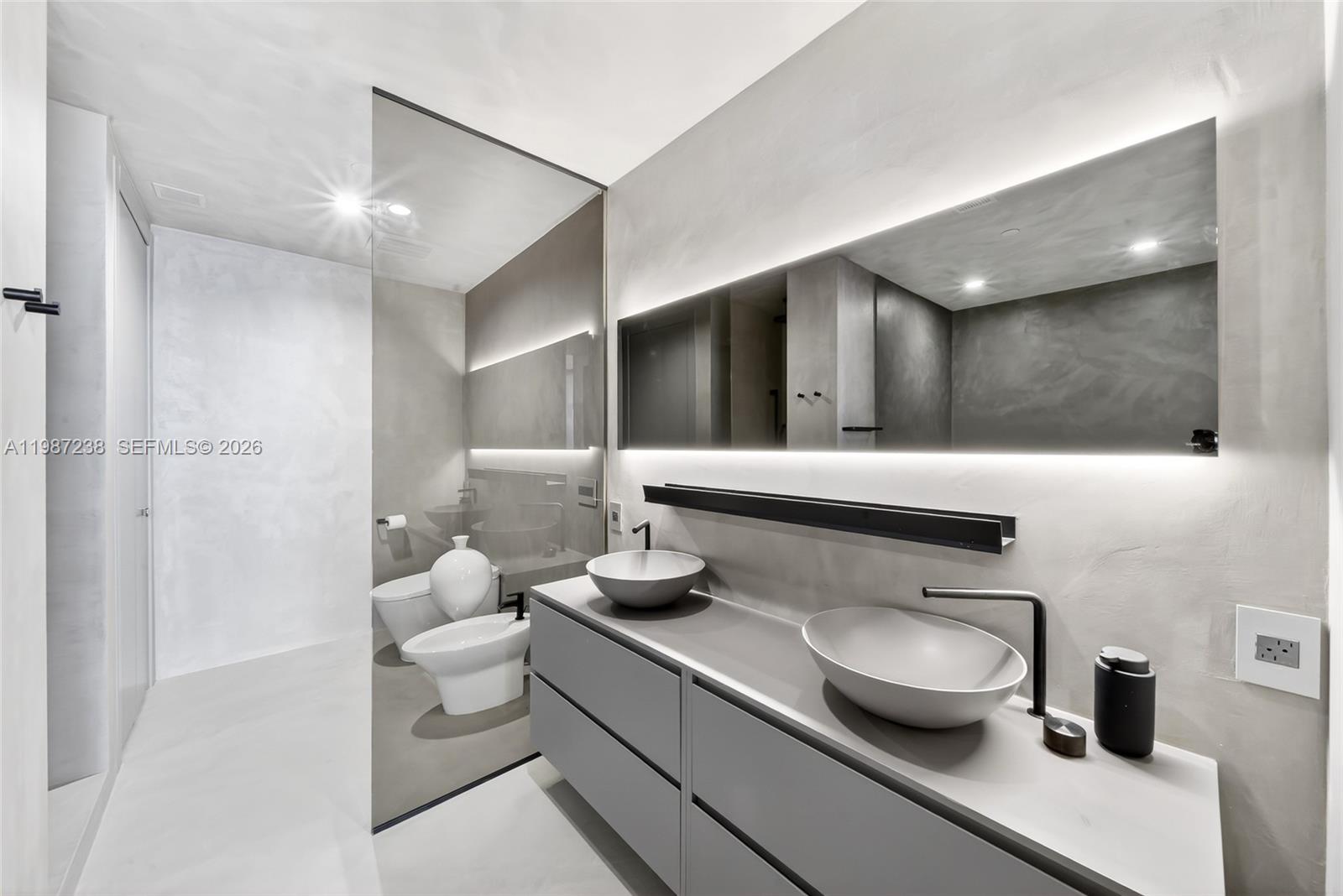 200 Biscayne Blvd Way #5010 Miami, FL 33131