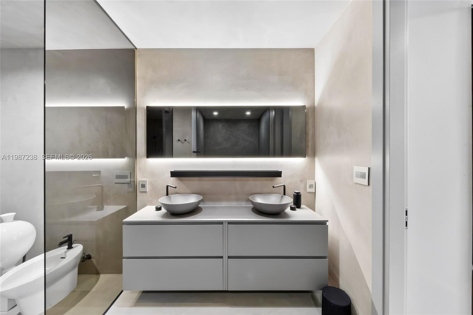 200 Biscayne Blvd Way #5010 Miami, FL 33131