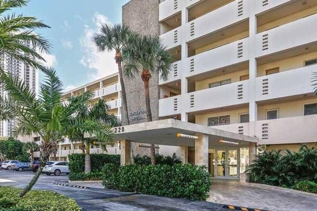 220 Kings Pt Dr #506