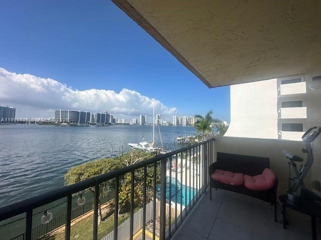 17878 N Bay Rd #307 Sunny Isles Beach, FL 33160
