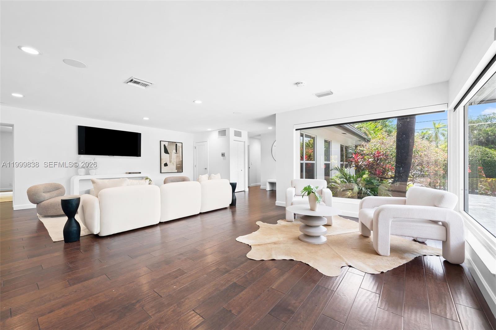 3001 Bayview Dr Fort Lauderdale, FL 33306