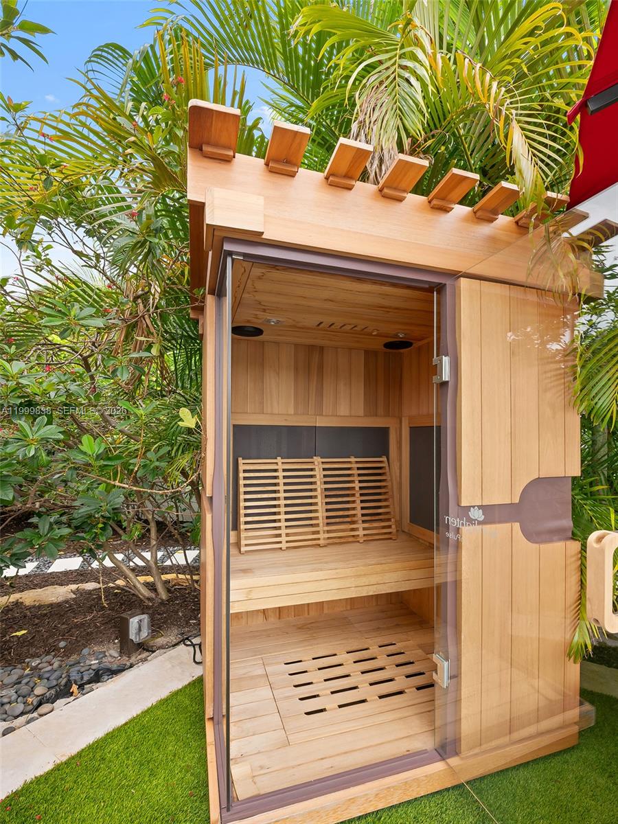 3001 Bayview Dr Fort Lauderdale, FL 33306