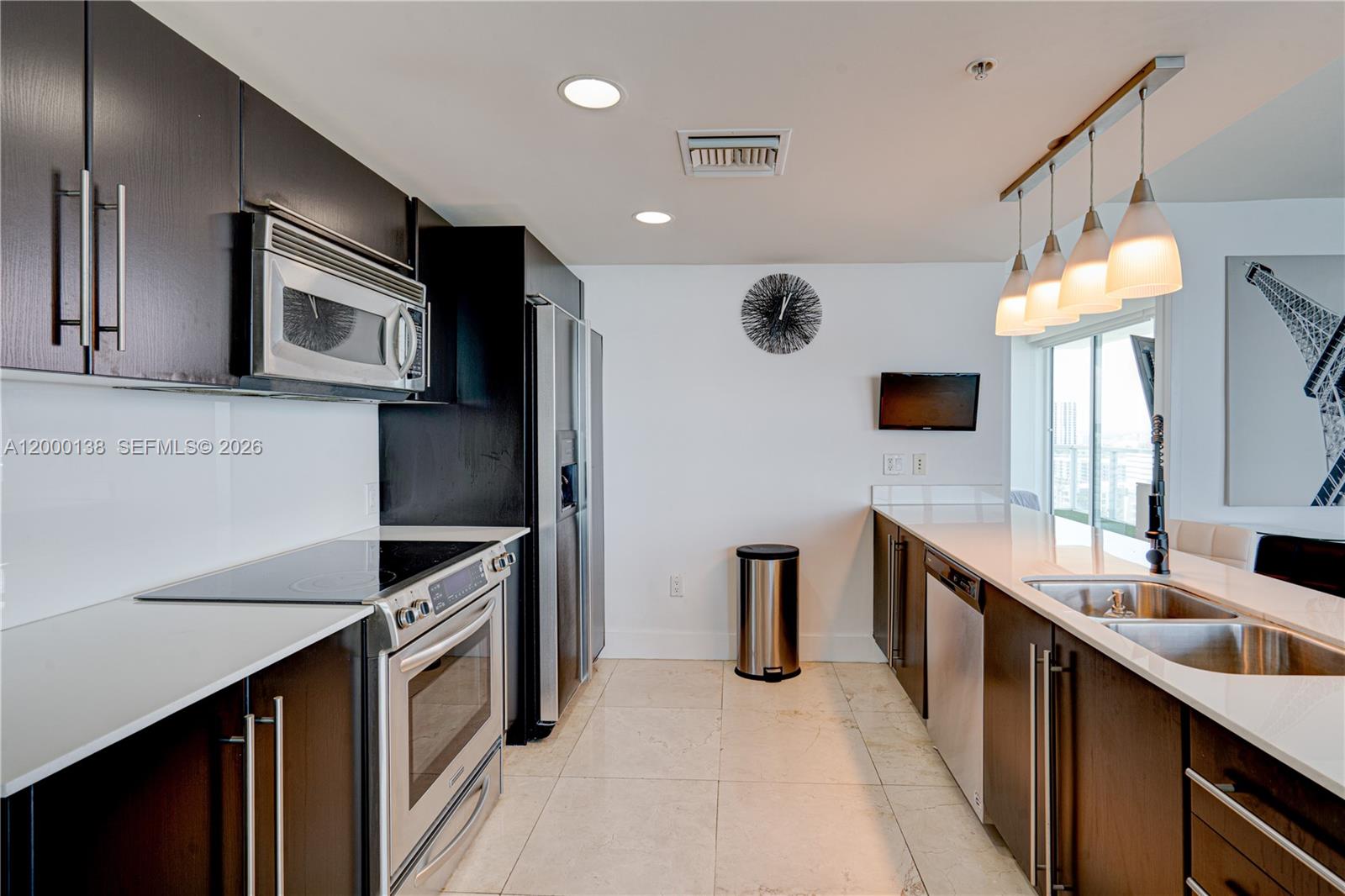 image Onyx on the Bay14