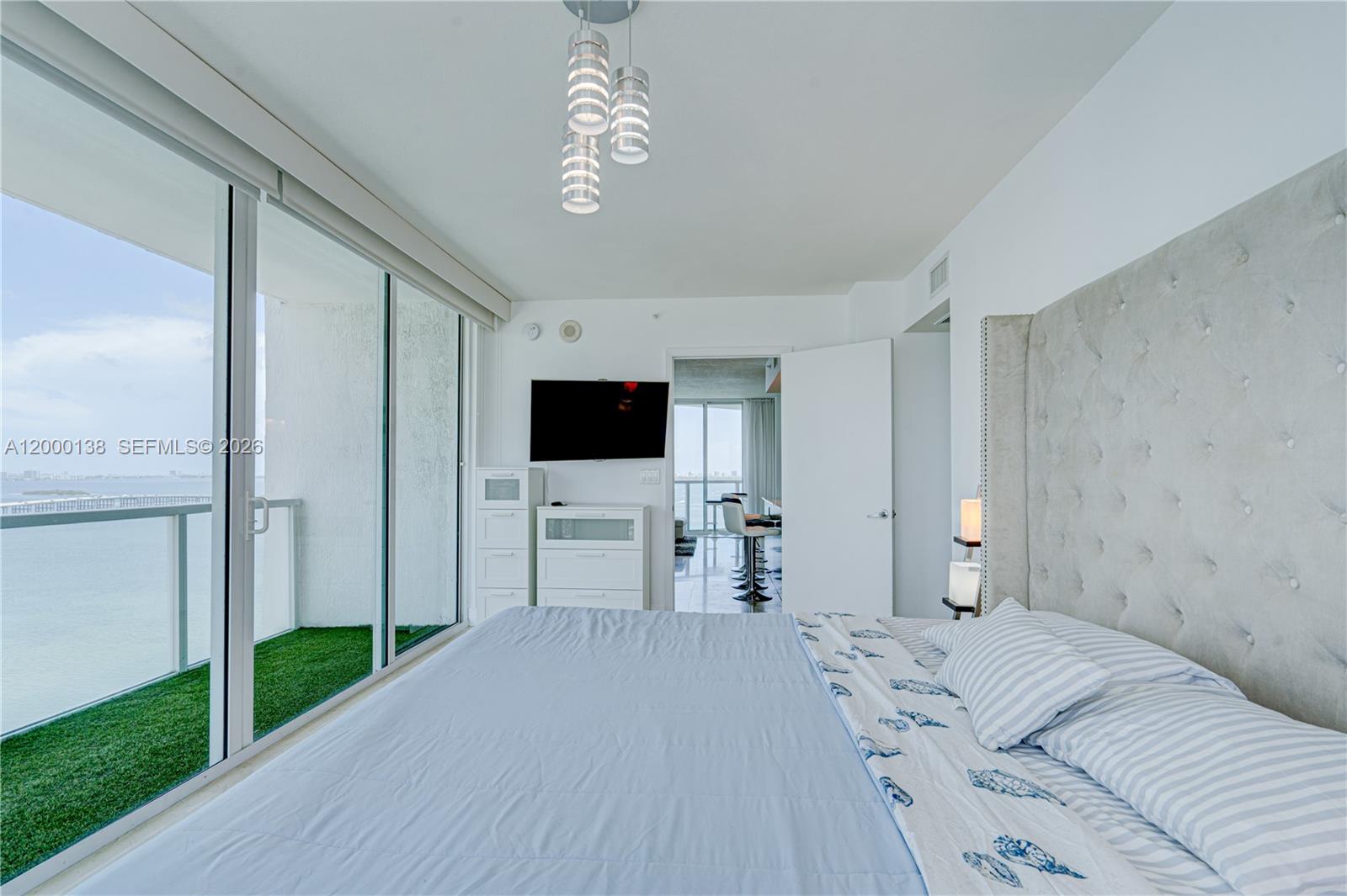 image Onyx on the Bay25