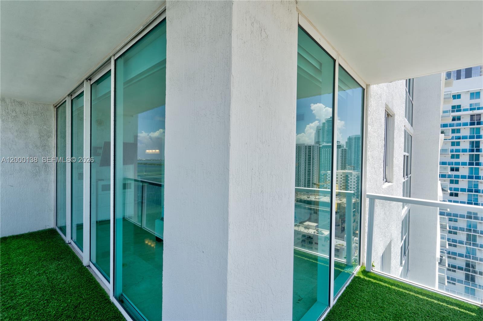 image Onyx on the Bay29