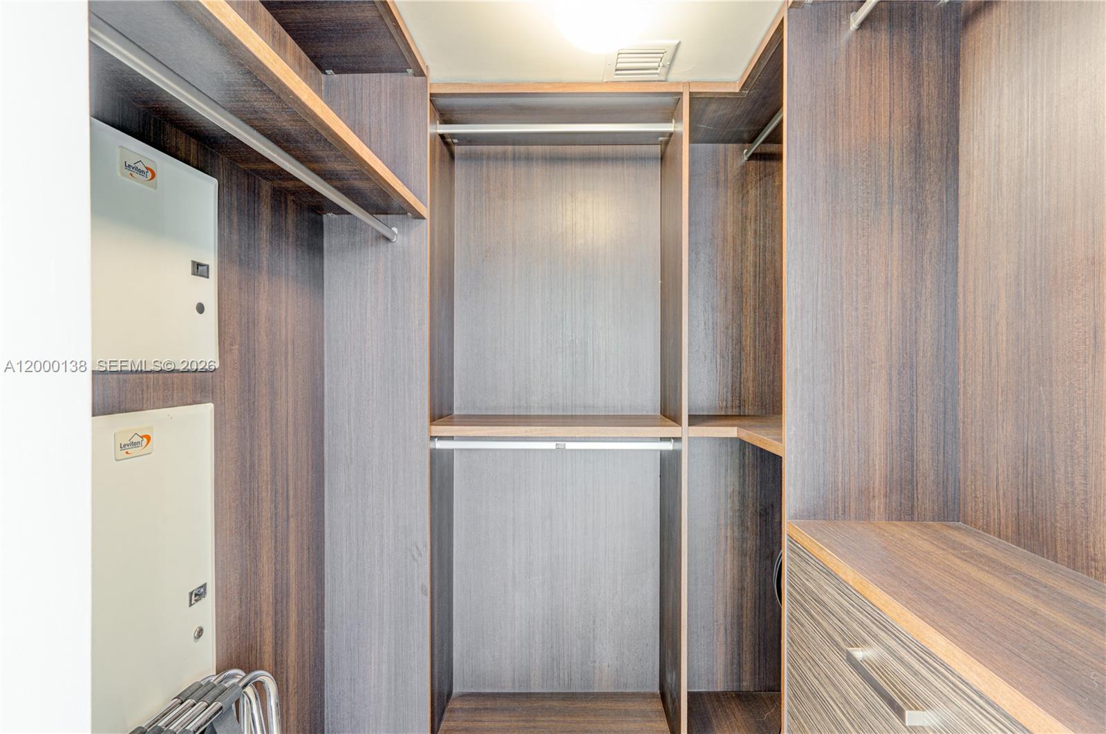 image Onyx on the Bay33