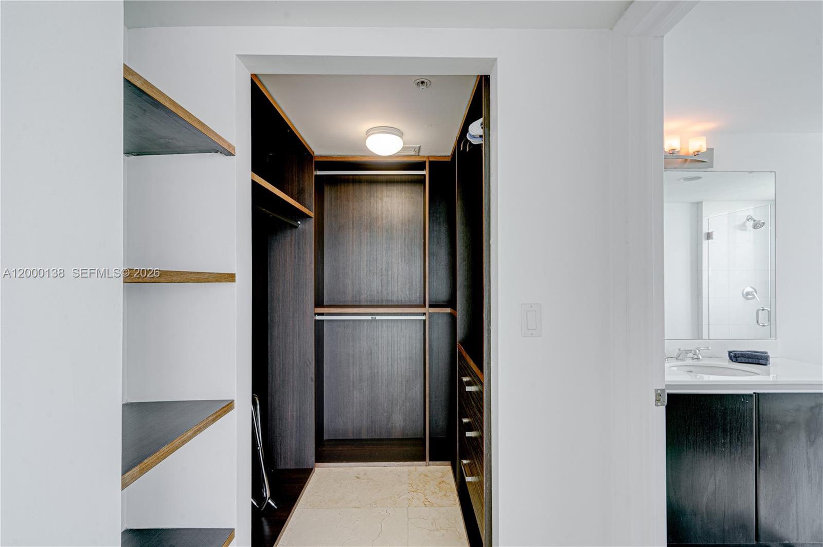 image Onyx on the Bay34