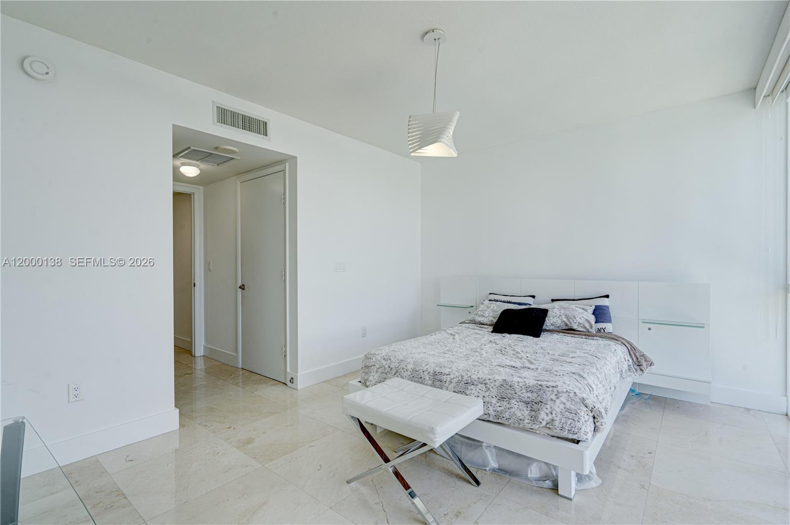 image Onyx on the Bay38