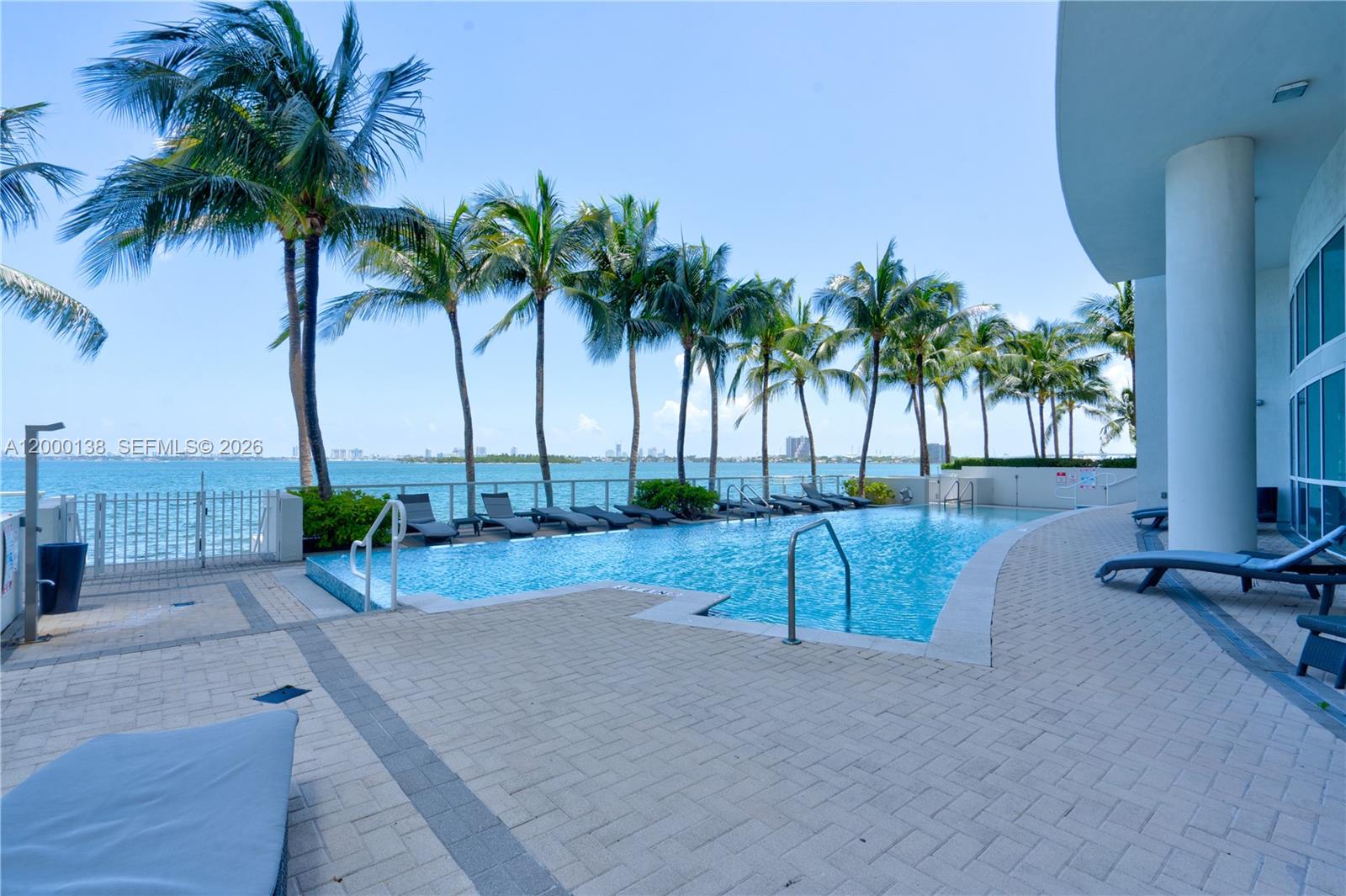 image Onyx on the Bay46