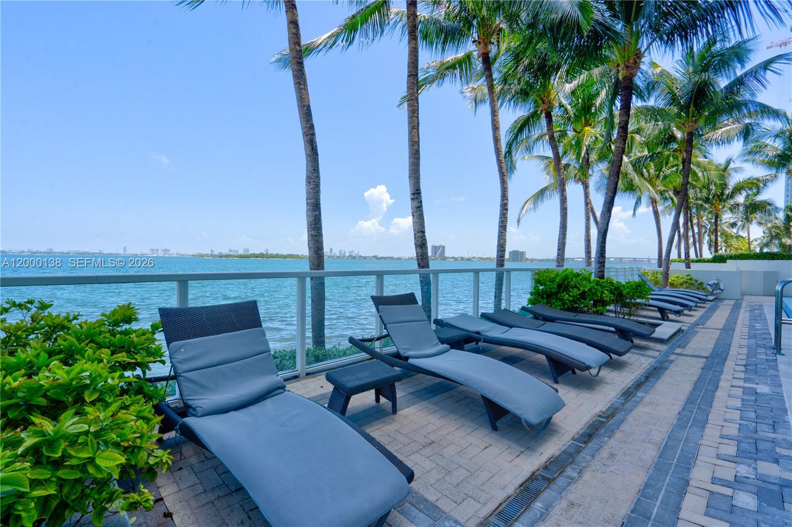 image Onyx on the Bay48