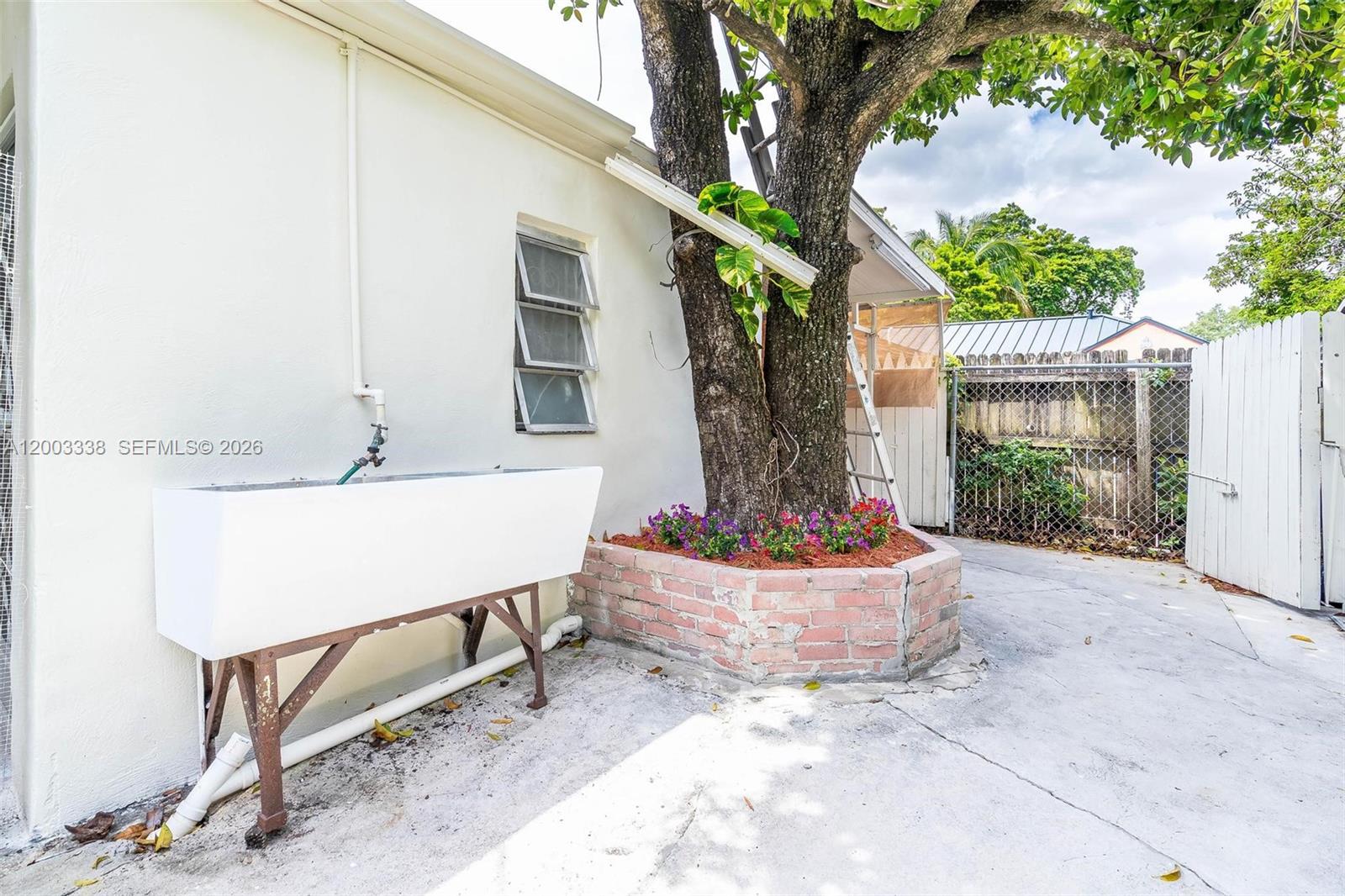1879 SW 16th St Miami, FL 33145