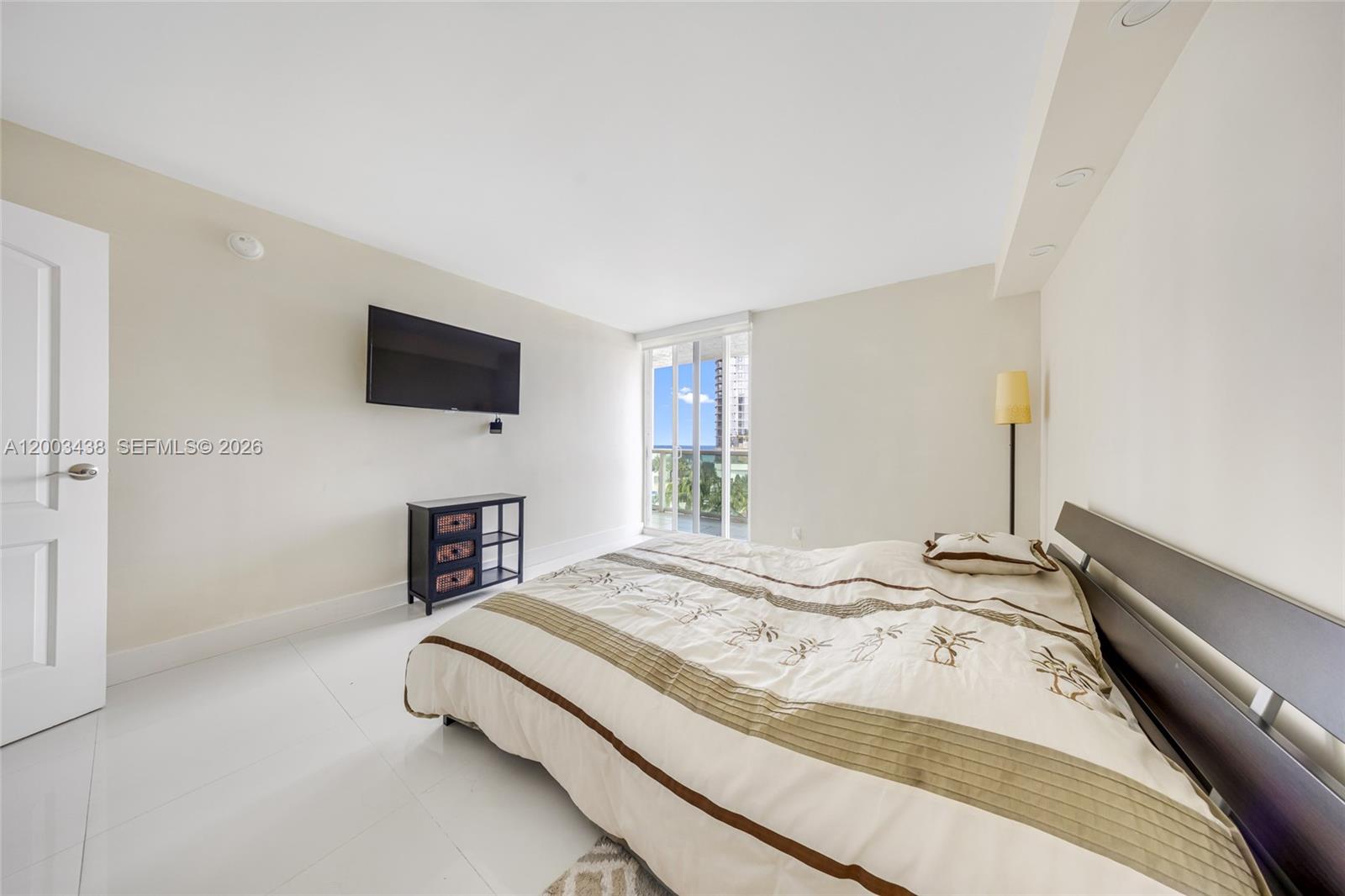 image Arlen House East14