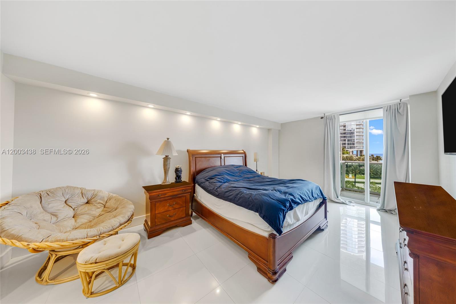 image Arlen House East17