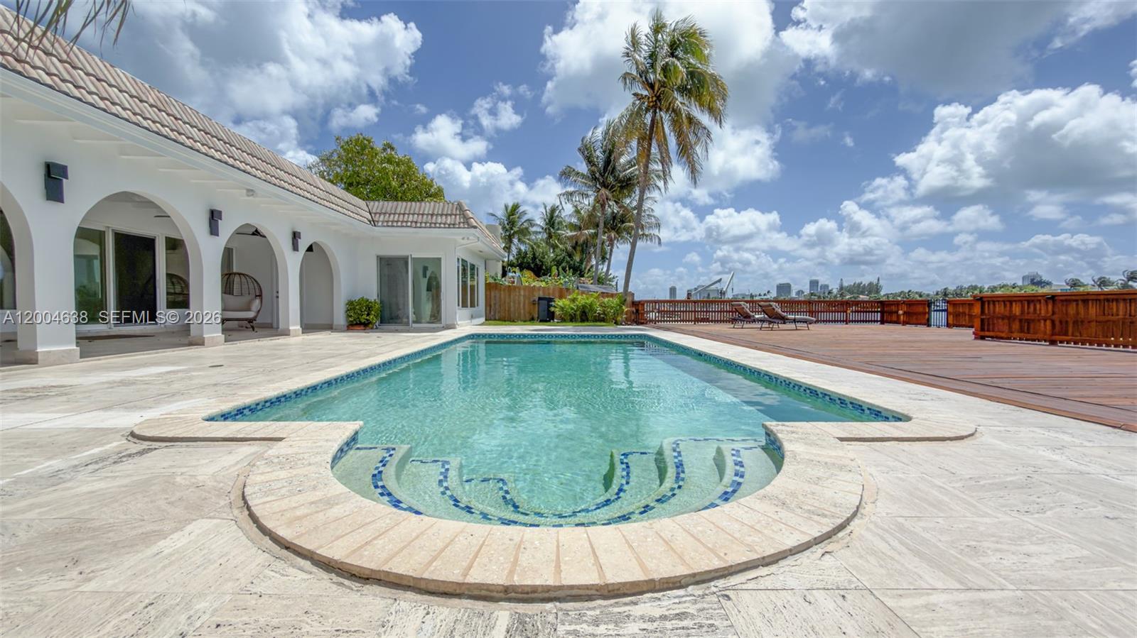 1690 Daytonia Rd Miami Beach, FL 33141