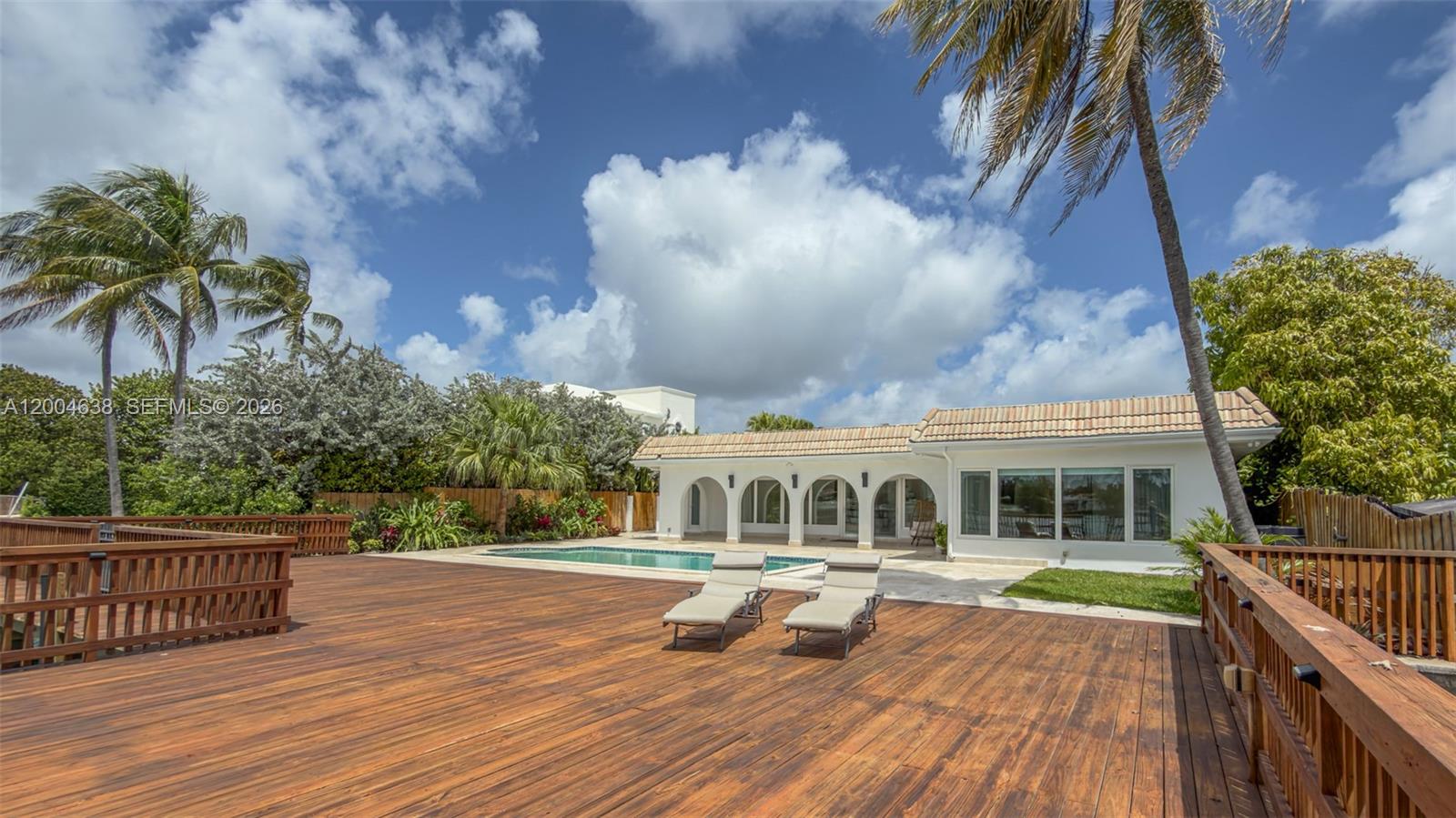 1690 Daytonia Rd Miami Beach, FL 33141