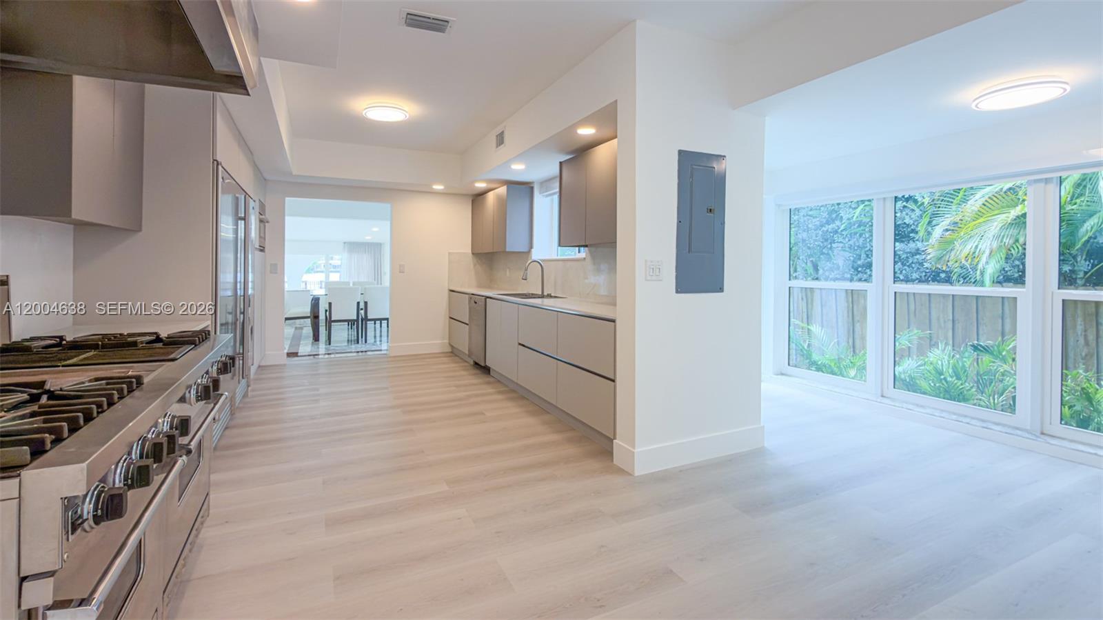 1690 Daytonia Rd Miami Beach, FL 33141