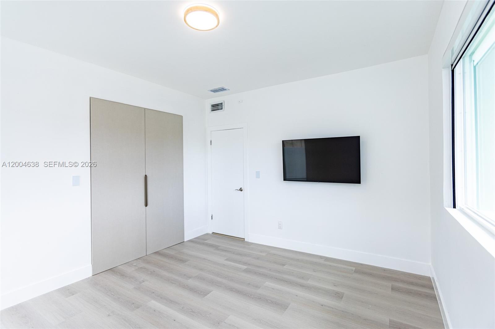 1690 Daytonia Rd Miami Beach, FL 33141