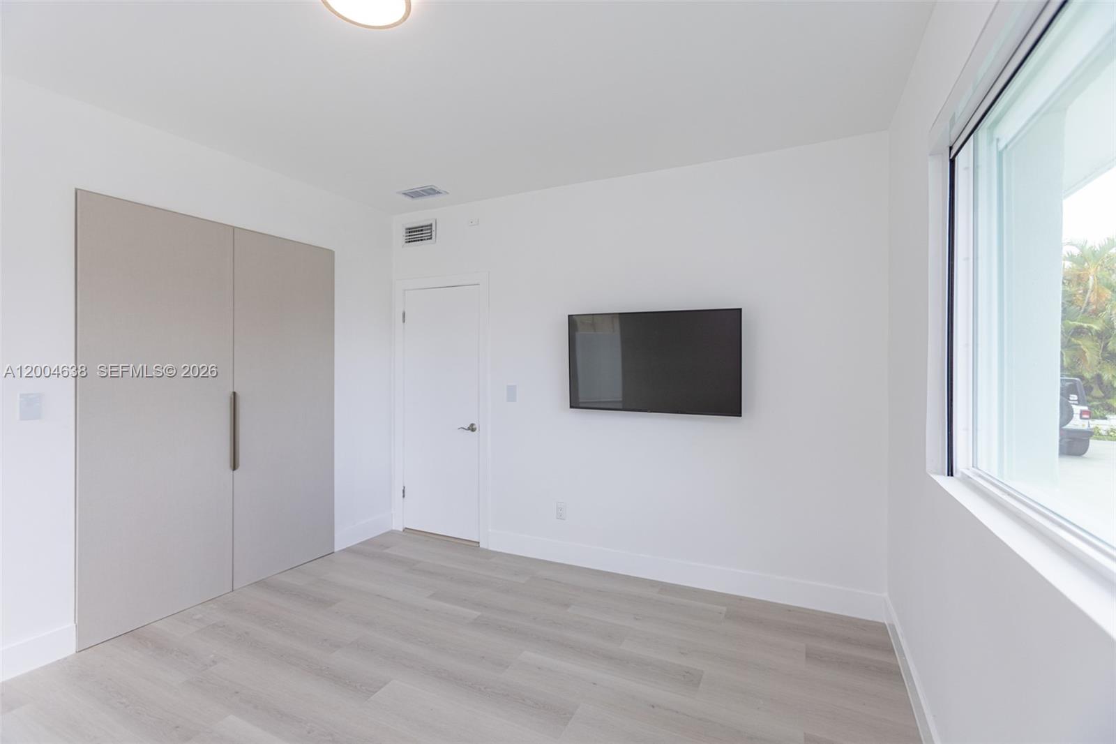 1690 Daytonia Rd Miami Beach, FL 33141