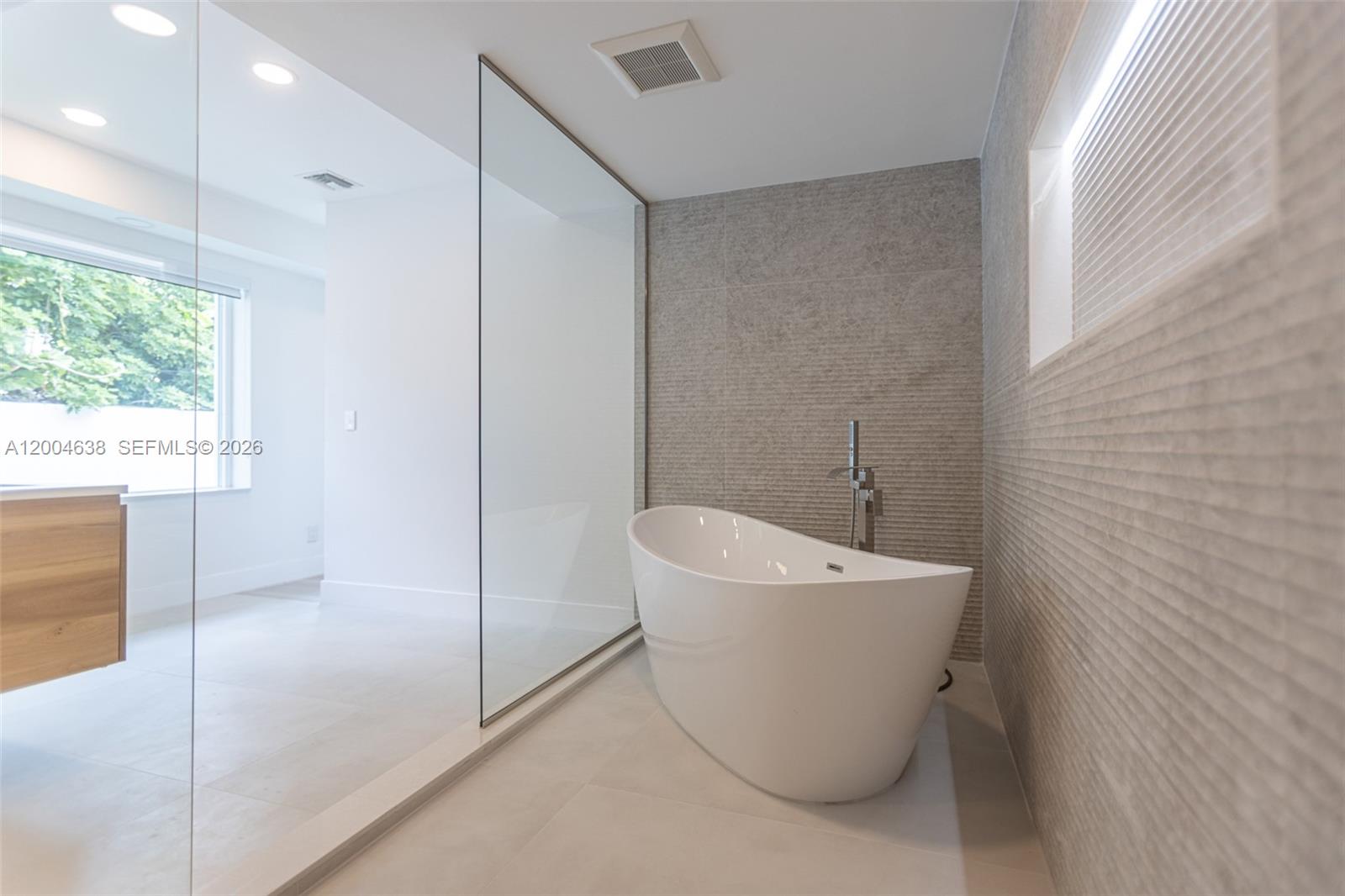 1690 Daytonia Rd Miami Beach, FL 33141