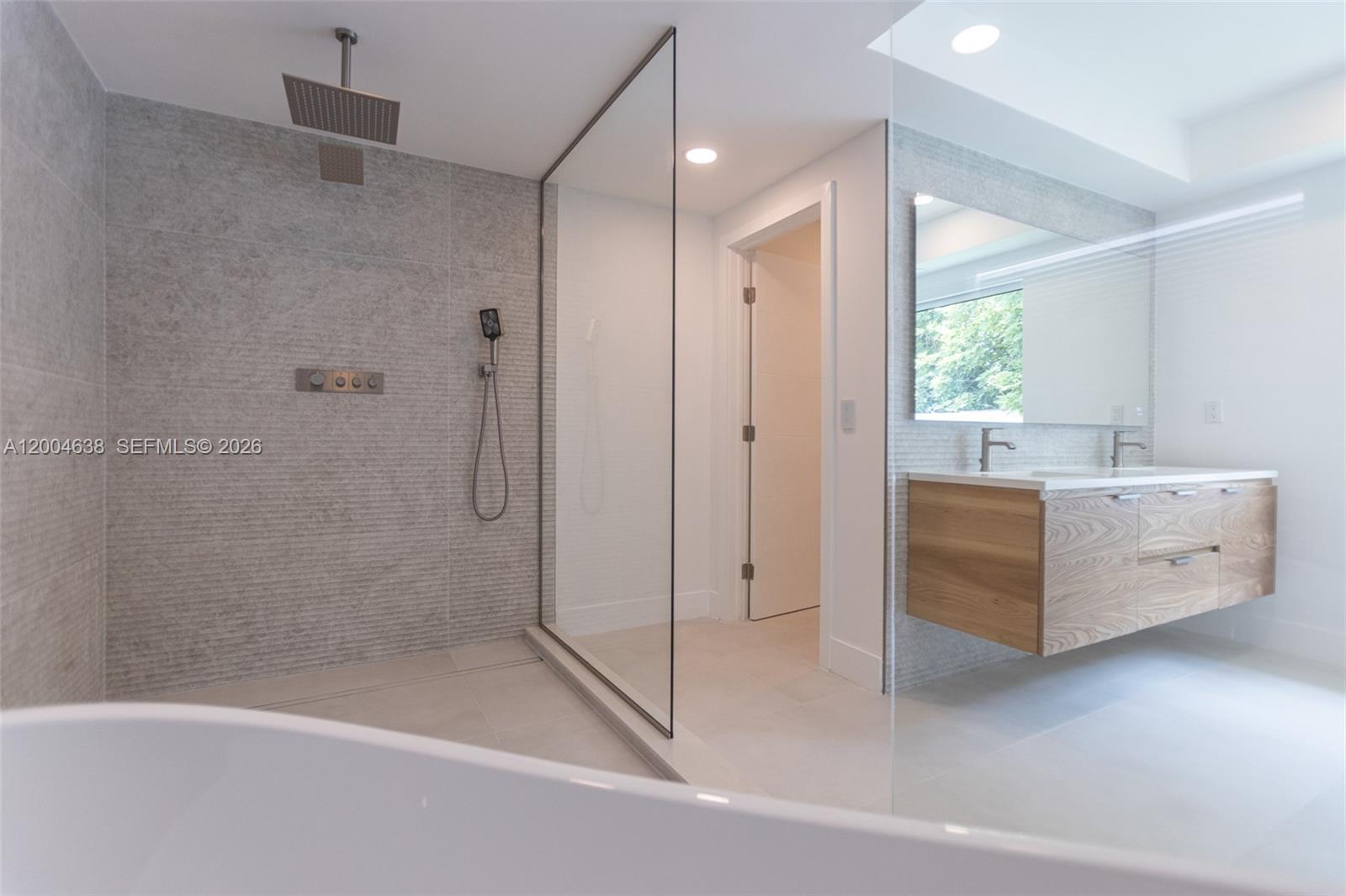 1690 Daytonia Rd Miami Beach, FL 33141