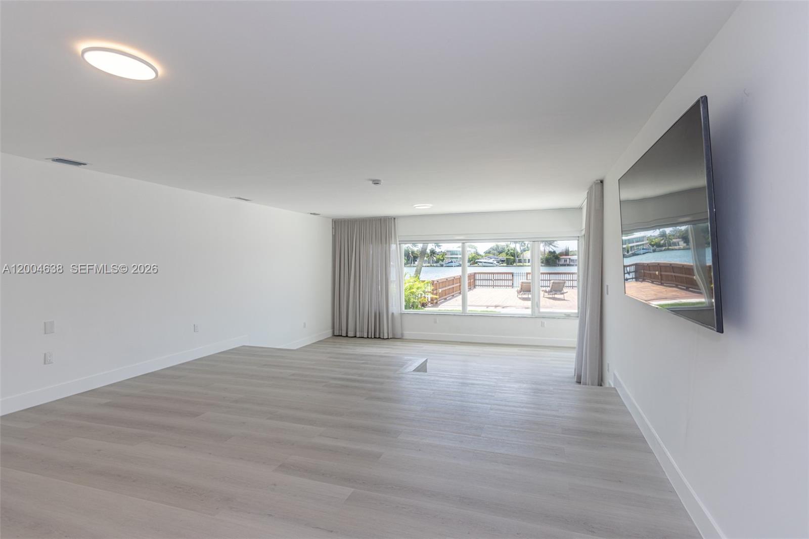 1690 Daytonia Rd Miami Beach, FL 33141