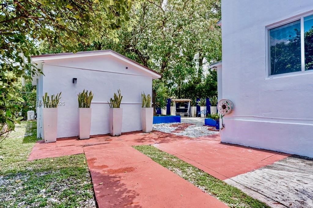 126 NW 33rd St Miami, FL 33127