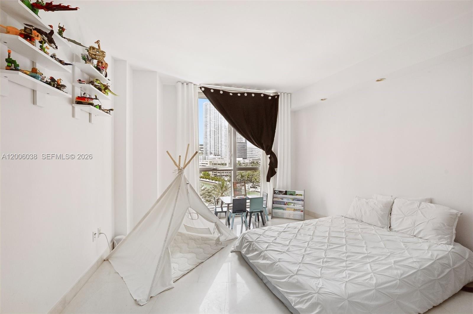 901 Brickell Key Blvd #1009 Miami, FL 33131