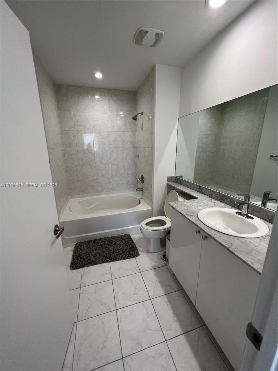 18800 NE 29th Ave #PH25 Aventura, FL 33180