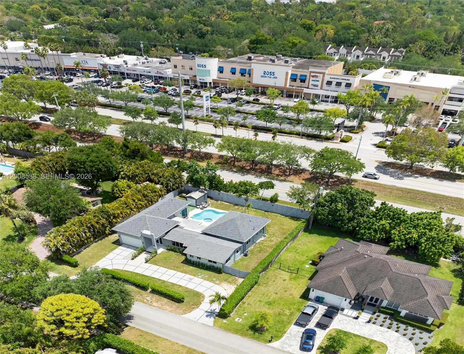 11811 SW 82nd Rd Miami, FL 33156
