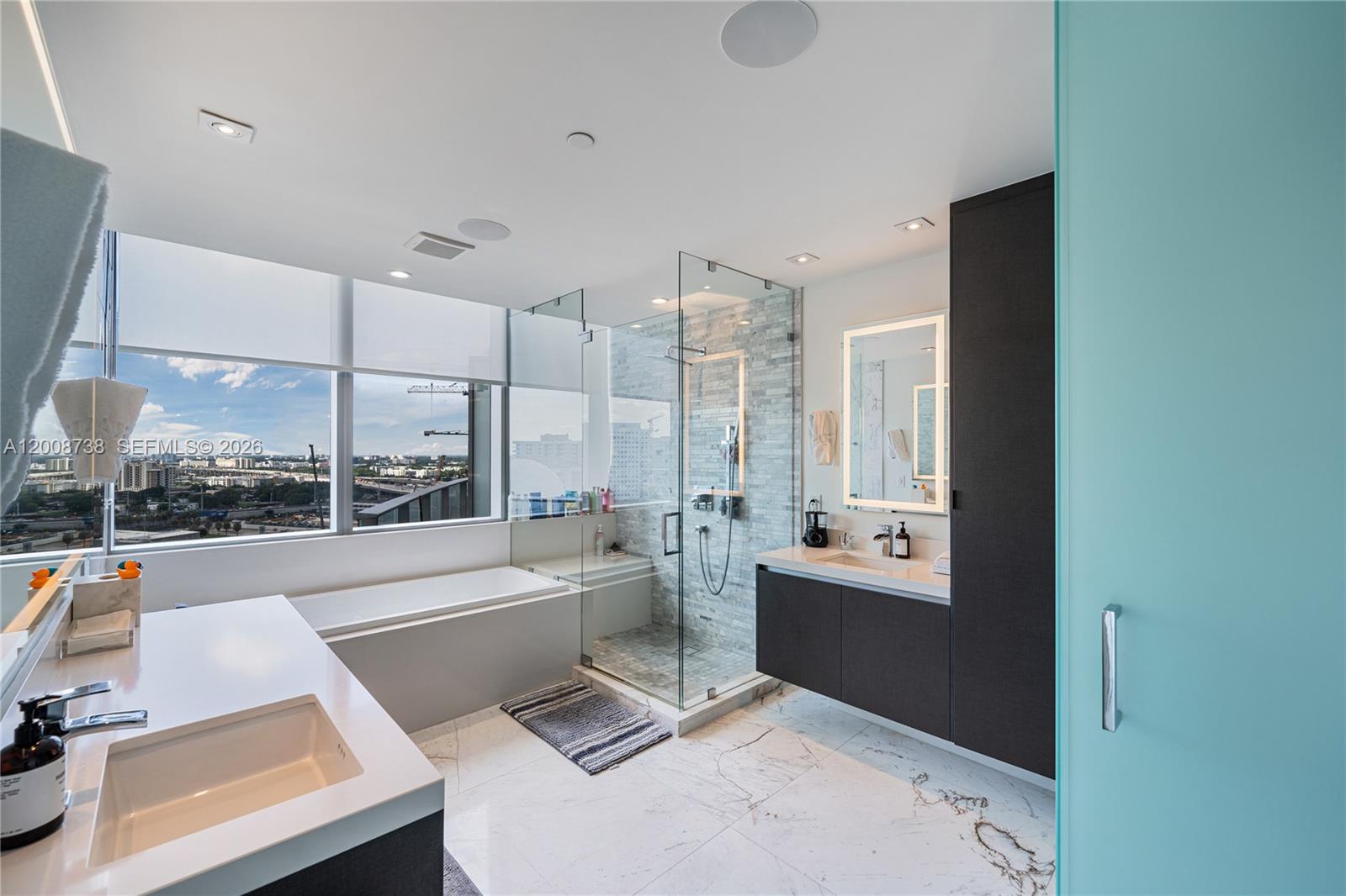 851 NE 1st Ave #1412 Miami, FL 33132